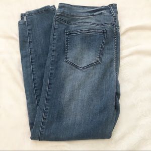 EUC Celebrity Pink skinny legs